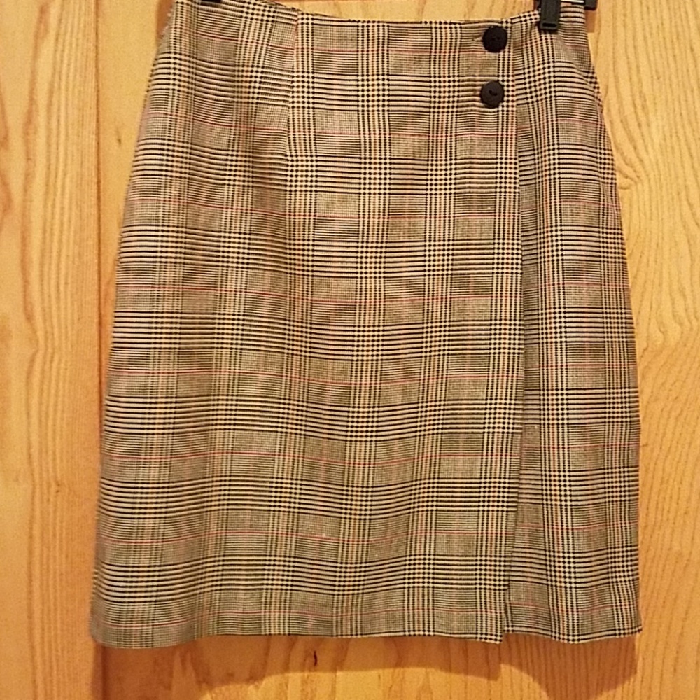 SKIRT Wrap. 2 button on front